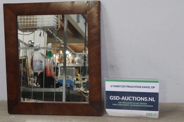 Afbeelding van Spiegel met houten lijst