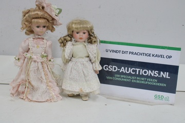 Afbeelding van Set van 2 Vintage Poppen in Traditionele Klederdracht