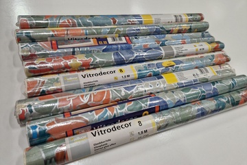 Afbeelding van 8 rollen Alkor zelfklevende raamfolie glasdecor