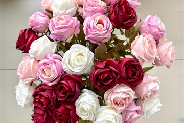 Afbeelding van Half open luxe rozen 32 in doos 4 kleuren (nieuwe)