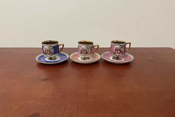 Afbeelding van Porseleinen koffie bekers in goudkleurige binnenkant