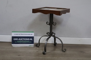 Afbeelding van Vintage bijzettafeltje met 4 tegels uit de jaren 70