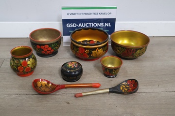 Afbeelding van 8-Delig Khokhloma-Stijl Serviesgoed