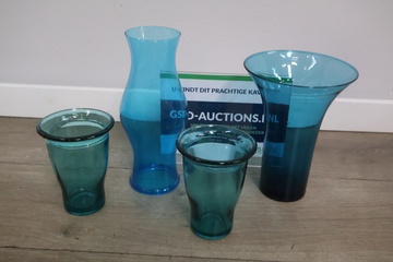 Afbeelding van Blauwe glazen vazen 4 stuks