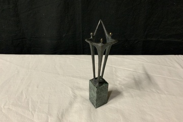 Afbeelding van Bronzen 'Dank' Beeld van Corry Ammerlaan