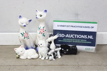 Afbeelding van Mix van 8 Porseleinen Kattenbeelden