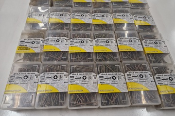 Afbeelding van 24 doos spaanplaatschroeven 