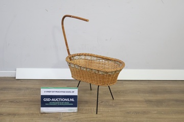 Afbeelding van Vintage Rotan Poppenwiegje'