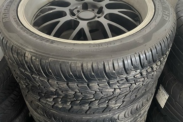 Afbeelding van Amerikaanse auto set velgen met banden (14)