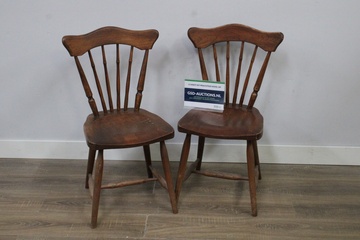 Afbeelding van Set van 2 Antiek Houten Pinstoelen