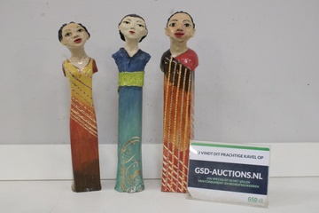 Afbeelding van Set van 3 Indonesische Raku-Vrouwensculpturen
