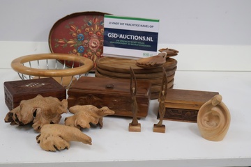 Afbeelding van Mix van 12 Decoratieve Houten Voorwerpen