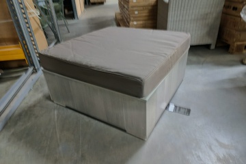 Afbeelding van Beach 7 Tao footstool 90x90cm incl. kussen