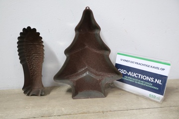 Afbeelding van Brocante Metalen bakvormen van een kerstboom en vis''
