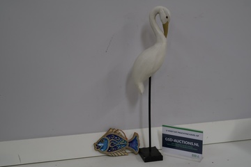 Afbeelding van Houten zwaan op standaard en vis decoratie