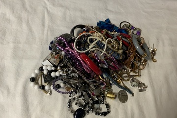 Afbeelding van Diverse sieraden - 1,5 kg