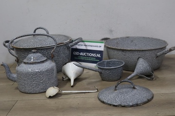 Afbeelding van Vintage set gewolkte emaille keukengerei 8 stuks