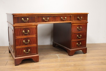 Afbeelding van Antiek Mahoniehouten Ladebureau met Lederen inleg