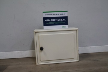 Afbeelding van Vintage Wit Metalen Medicijnwandkastje