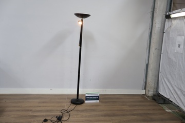 Afbeelding van Zwarte staande lamp met uplight en leeslamp