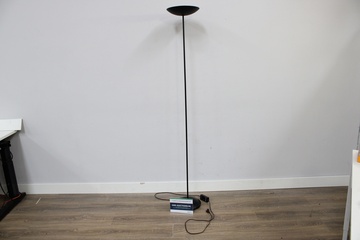 Afbeelding van Zwart Metalen Vloerlamp'