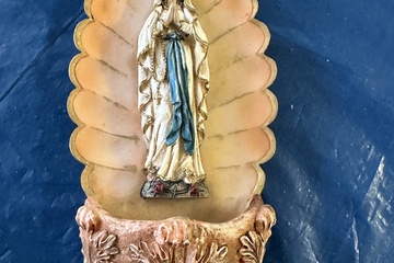 Afbeelding van Mooi religieus wijwaterbakje / wandornament met Maria (Onze