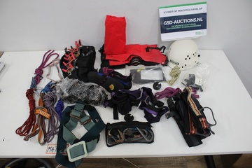 Afbeelding van Collectie Klimspullen (Helm/Tuigjes/Karabijnhaken)