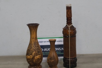 Afbeelding van Spaanse karaf met 2 vazen'