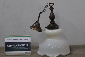 Afbeelding van Vintage plafonlamp met witte glazen kap'