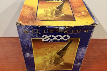 Afbeelding van champagneglazen en koelemmer