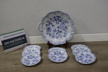 Afbeelding van Louis Regout Zwiebelmuster schoteltjes 8 stuks en schaal