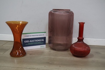 Afbeelding van Glazen vazen in verschillende kleuren en vormen 3 stuks'