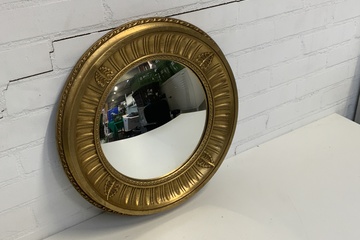 Afbeelding van Brocante Ronde Spiegel in Goudkleurige Lijst