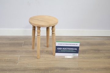 Afbeelding van Klein Houten Krukje