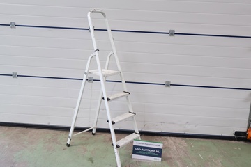 Afbeelding van Wit Metalen 4-Treeds Huishoudtrap