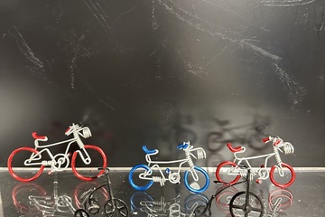 Afbeelding van Vintage Miniatuur Fietsjes – Set van 5 | Retro Decoratieobje