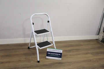 Afbeelding van 2-Treeds Wit Metalen Keukentrapje