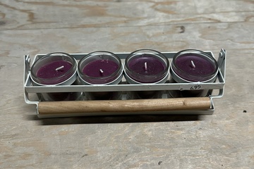 Afbeelding van 210. Kaarsenhouders met kaarsen, 16 x 4 stuks