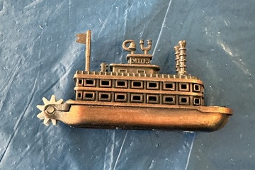 Afbeelding van decoratieve puntenslijper in de vorm van een boot / stoomsch