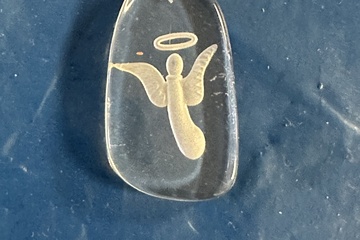 Afbeelding van ✨ Bijzondere glazen hanger met engelmotief ✨    Aangeboden: