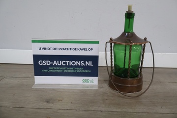 Afbeelding van Vintage Koperen Lantaarn met Groen Glazen Fles