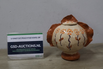 Afbeelding van Handgemaakte keramische pot met deksel''