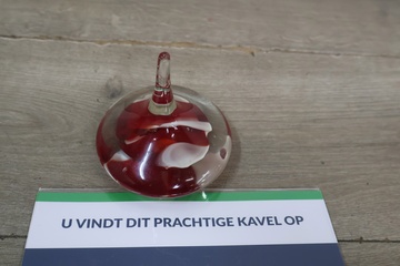 Afbeelding van Vintage Glazen Presse-Papier met Rood/Witte Tinten