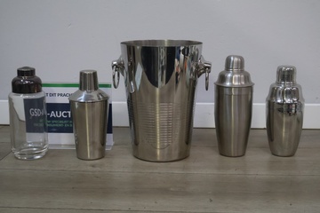 Afbeelding van Champagnekoeler en diverse cocktailshakers 4 stuks