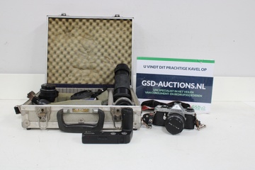 Afbeelding van Vintage Pentax Fotocamera met Draagkoffer en Accessoires