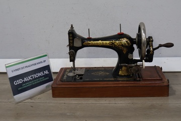 Afbeelding van Antieke Singer handnaaimachine