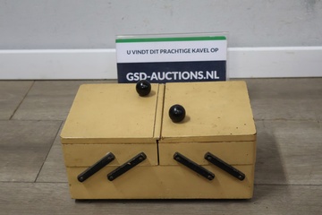 Afbeelding van Klassiek Houten Naaidoosje