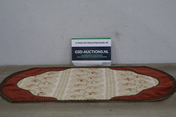 Afbeelding van Vintage fluwelen tafelkleed