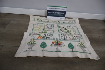 Afbeelding van Borduurkleed van De Geurende Kruidhof