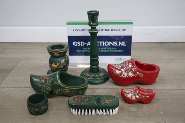 Afbeelding van Mix van Vintage Hindelooper houten voorwerpen 7 stuks